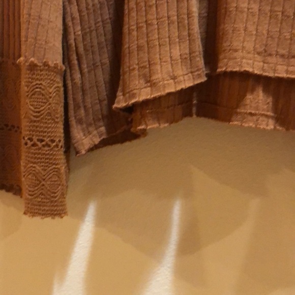 Roasted peacan Ribbed Hoodie from DAYTRIP - Picture 7 of 10